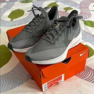 BRAND NEW (Original box) Nike Zoom Winflo 6 Gray Sneakers—Women’s 7.5